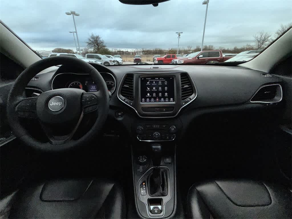 Thumbnail: 2022 Jeep Cherokee - 16