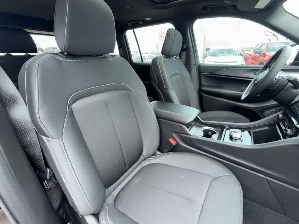 Thumbnail: 2025 Jeep Grand Cherokee - 14