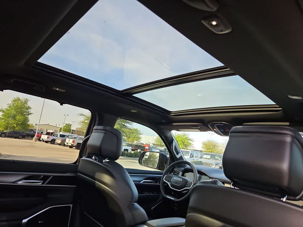 Thumbnail: 2026 Jeep Grand Wagoneer - 23