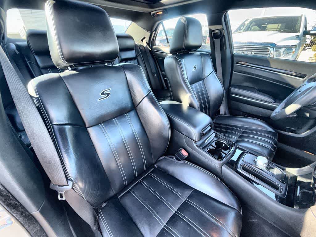 Thumbnail: 2023 Chrysler 300 - 14