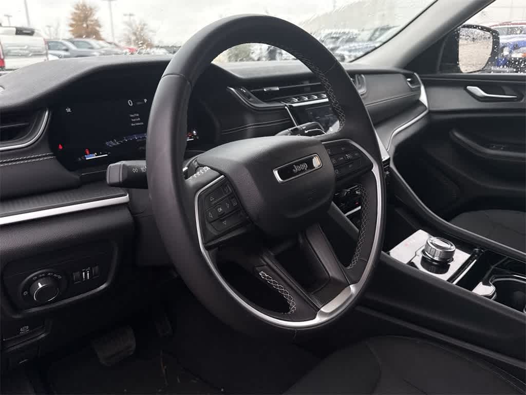 Thumbnail: 2023 Jeep Grand Cherokee L - 2