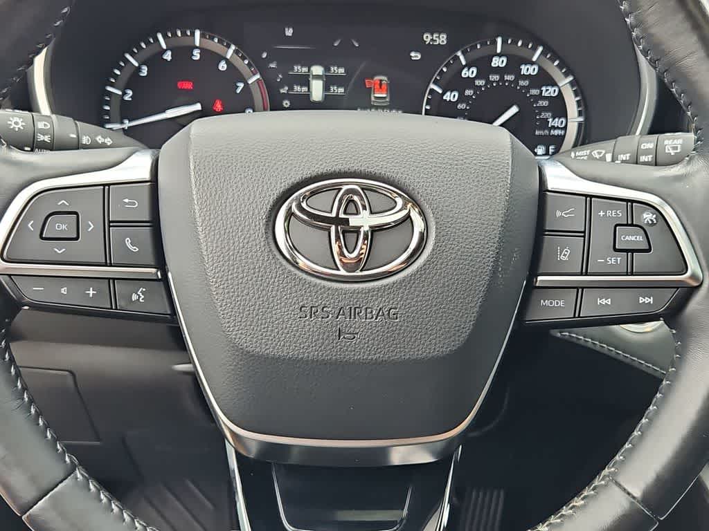 Thumbnail: 2021 Toyota Highlander - 25