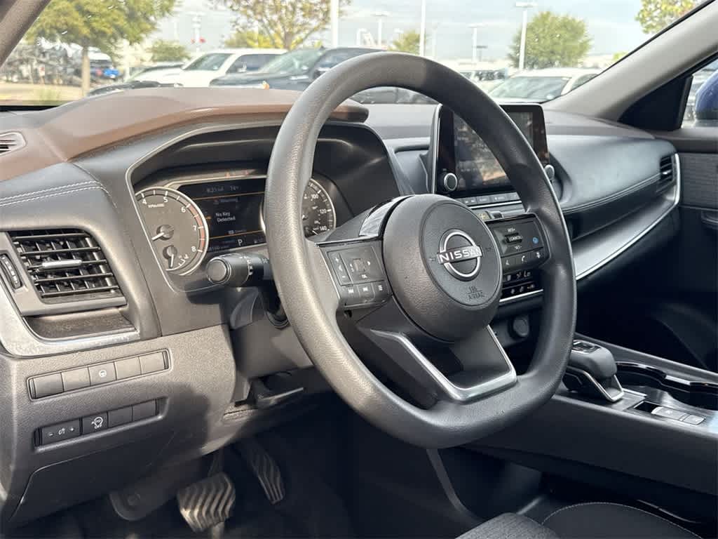 2023 Nissan Rogue SV photo 2