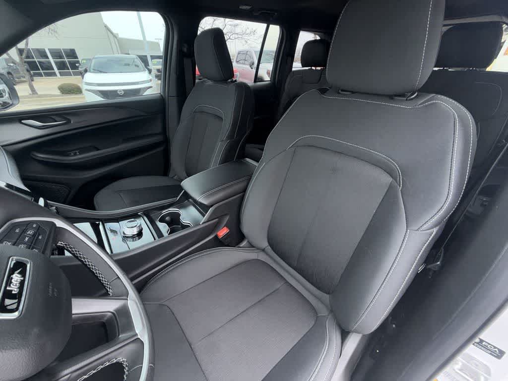 Thumbnail: 2026 Jeep Grand Cherokee - 10