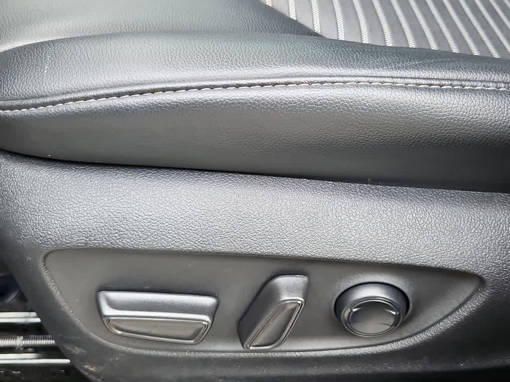 Thumbnail: 2021 Toyota Highlander - 18