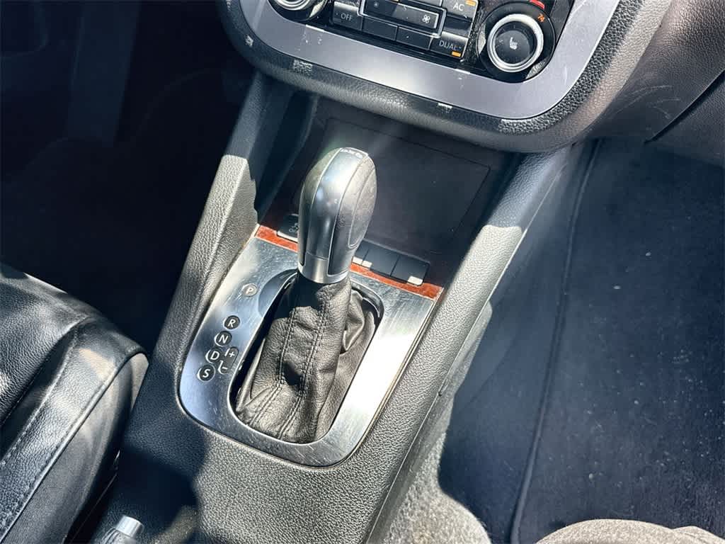 Thumbnail: 2012 Volkswagen Eos - 16
