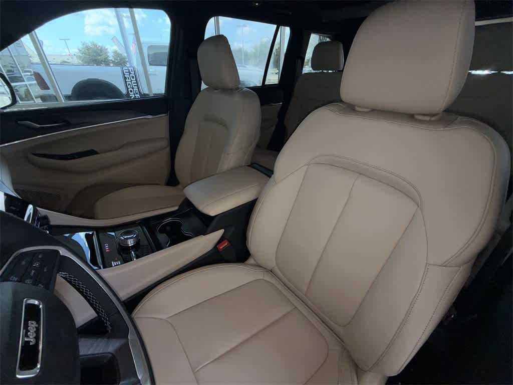 Thumbnail: 2025 Jeep Grand Cherokee - 9