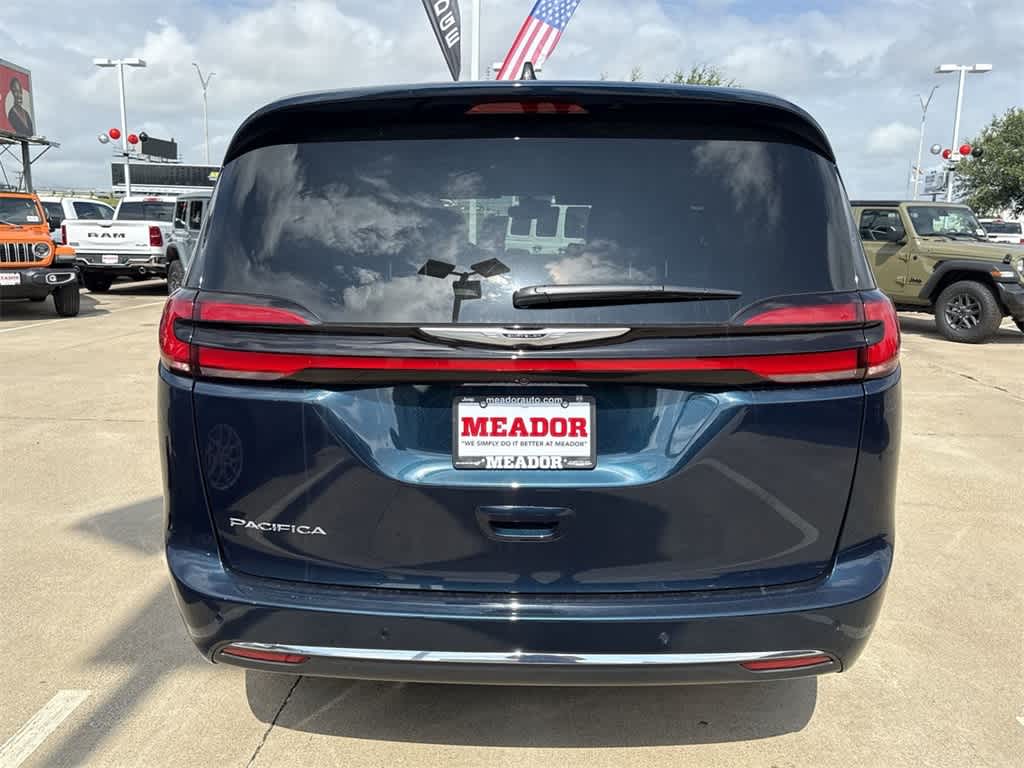 Thumbnail: 2025 Chrysler Pacifica - 5