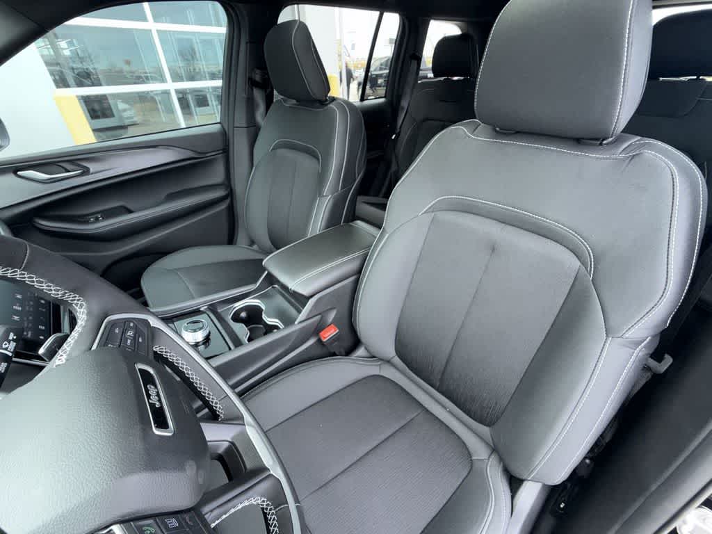 Thumbnail: 2025 Jeep Grand Cherokee - 11