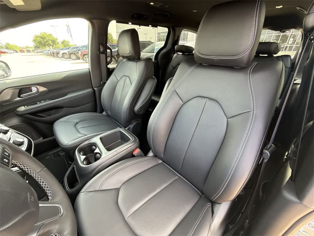 Thumbnail: 2025 Chrysler Pacifica - 10