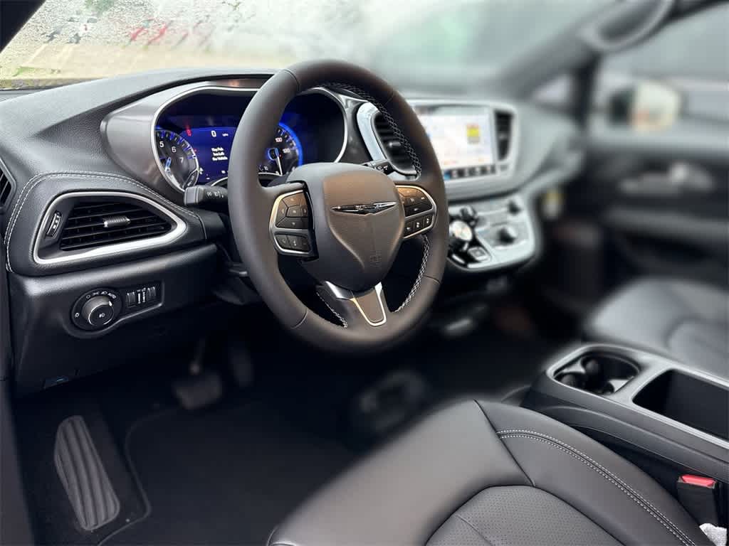 Thumbnail: 2025 Chrysler Pacifica - 2