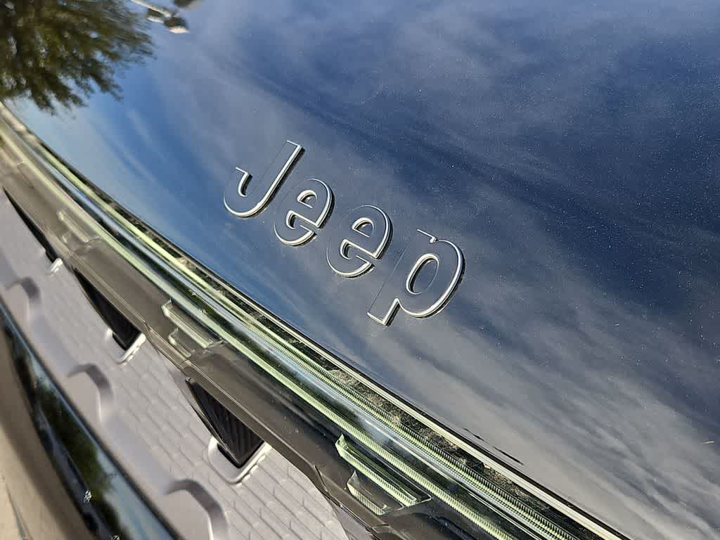 Thumbnail: 2026 Jeep Grand Wagoneer - 12