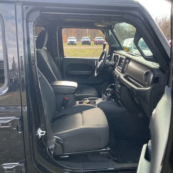 Thumbnail: 2021 Jeep Wrangler - 9