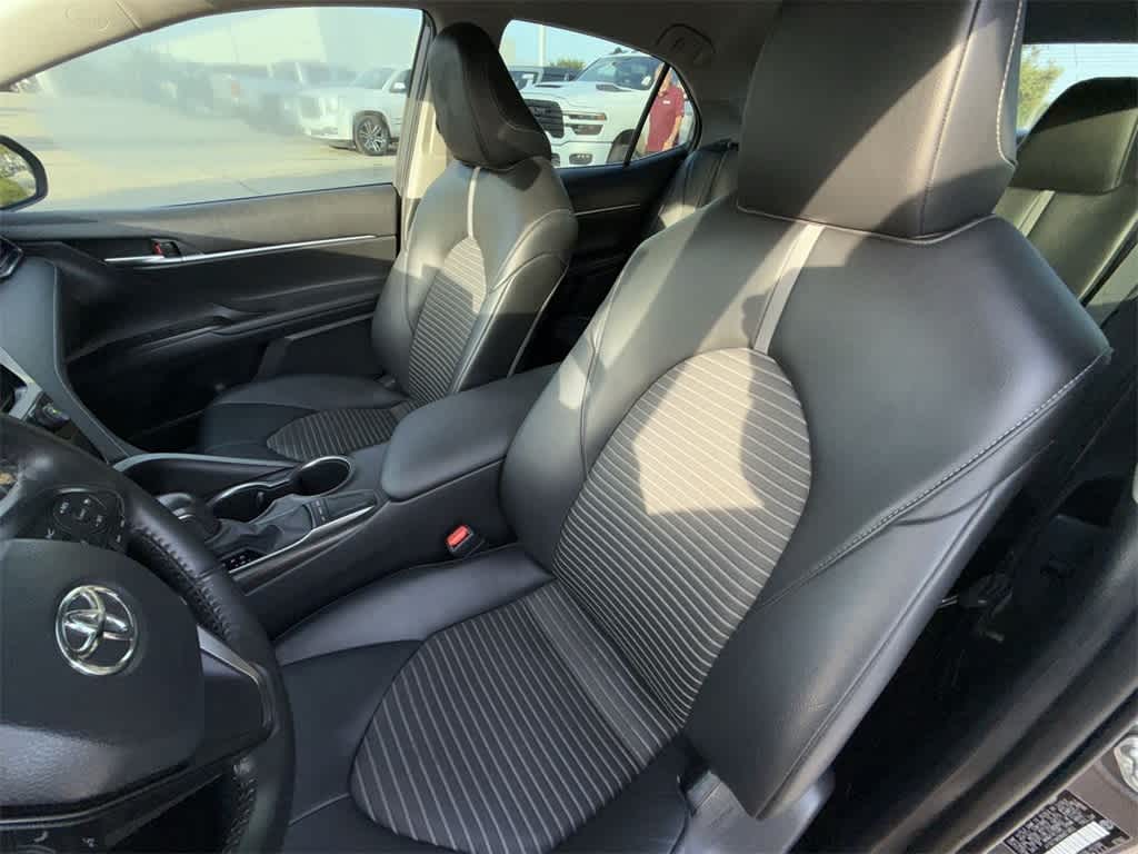 Thumbnail: 2022 Toyota Camry - 9