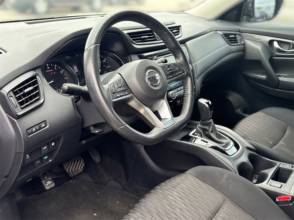 2018 Nissan Rogue SV 2
