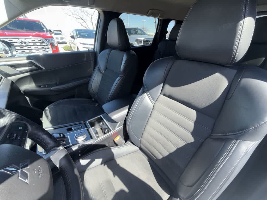 Thumbnail: 2024 Mitsubishi Outlander - 11