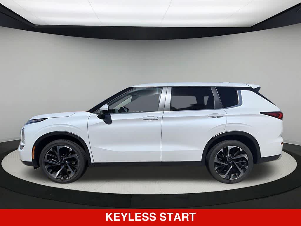 Thumbnail: 2024 Mitsubishi Outlander - 3