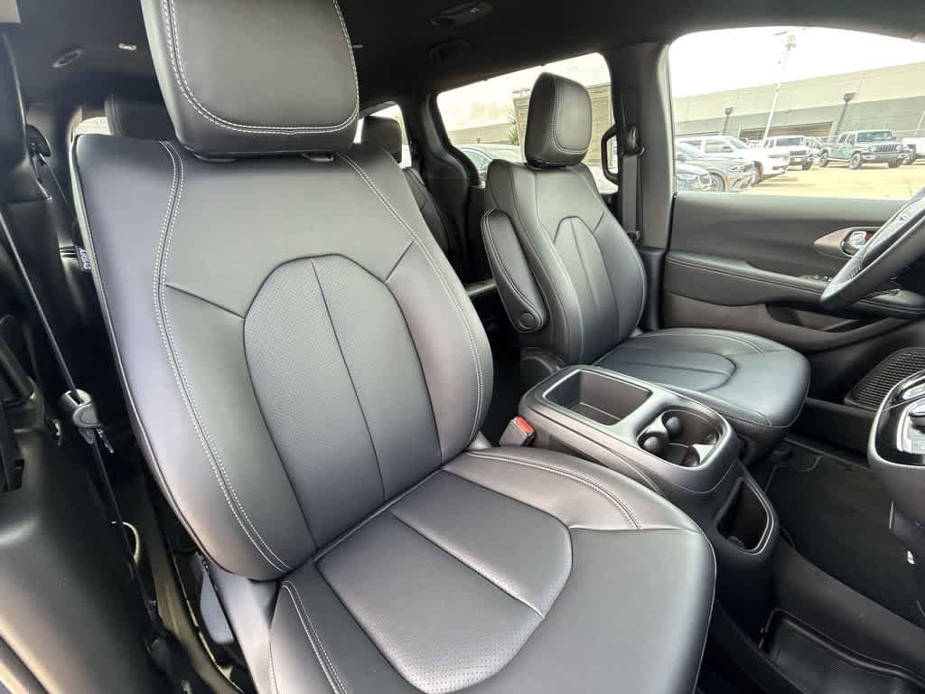 Thumbnail: 2025 Chrysler Pacifica - 14