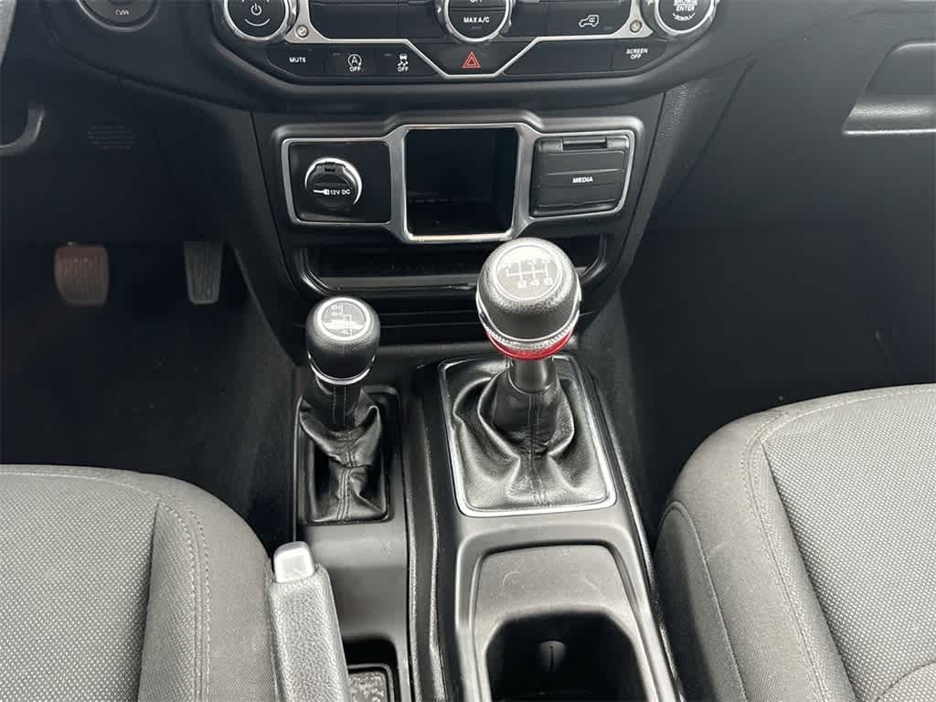 Thumbnail: 2023 Jeep Gladiator - 16