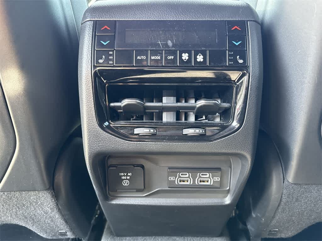 Thumbnail: 2022 Jeep Grand Cherokee - 24