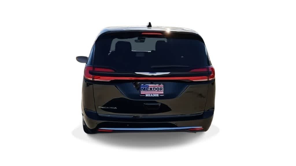 Thumbnail: 2026 Chrysler Pacifica - 7