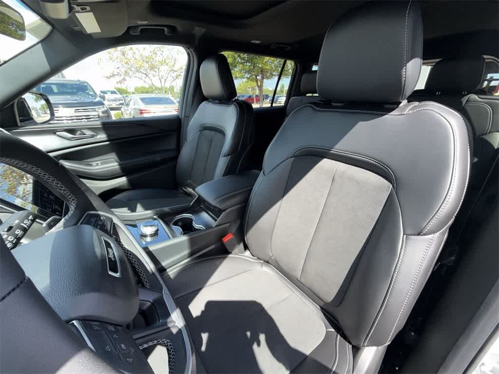 Thumbnail: 2025 Jeep Grand Cherokee L - 10