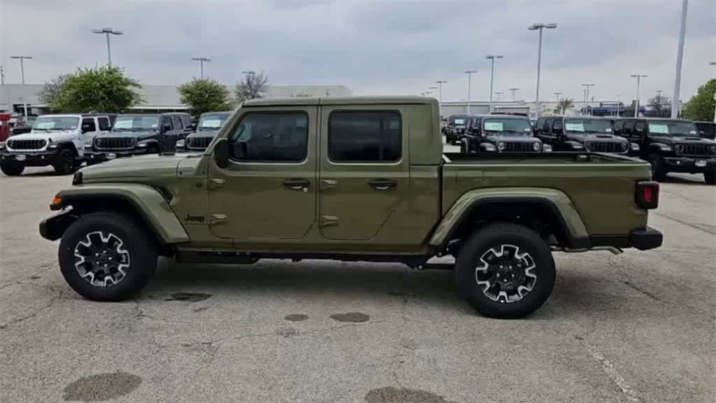 Thumbnail: 2026 Jeep Gladiator - 5
