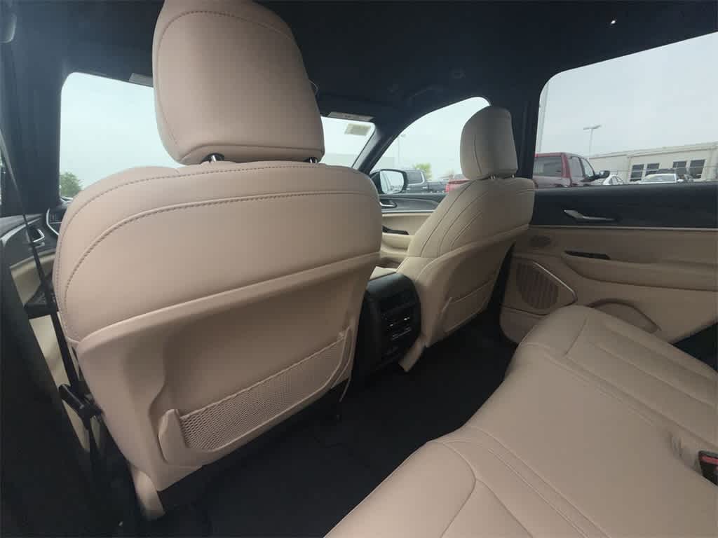 2025 Jeep Grand Cherokee Limited Edition 11