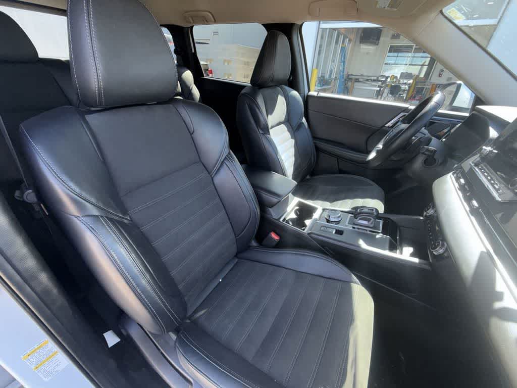 Thumbnail: 2024 Mitsubishi Outlander - 15