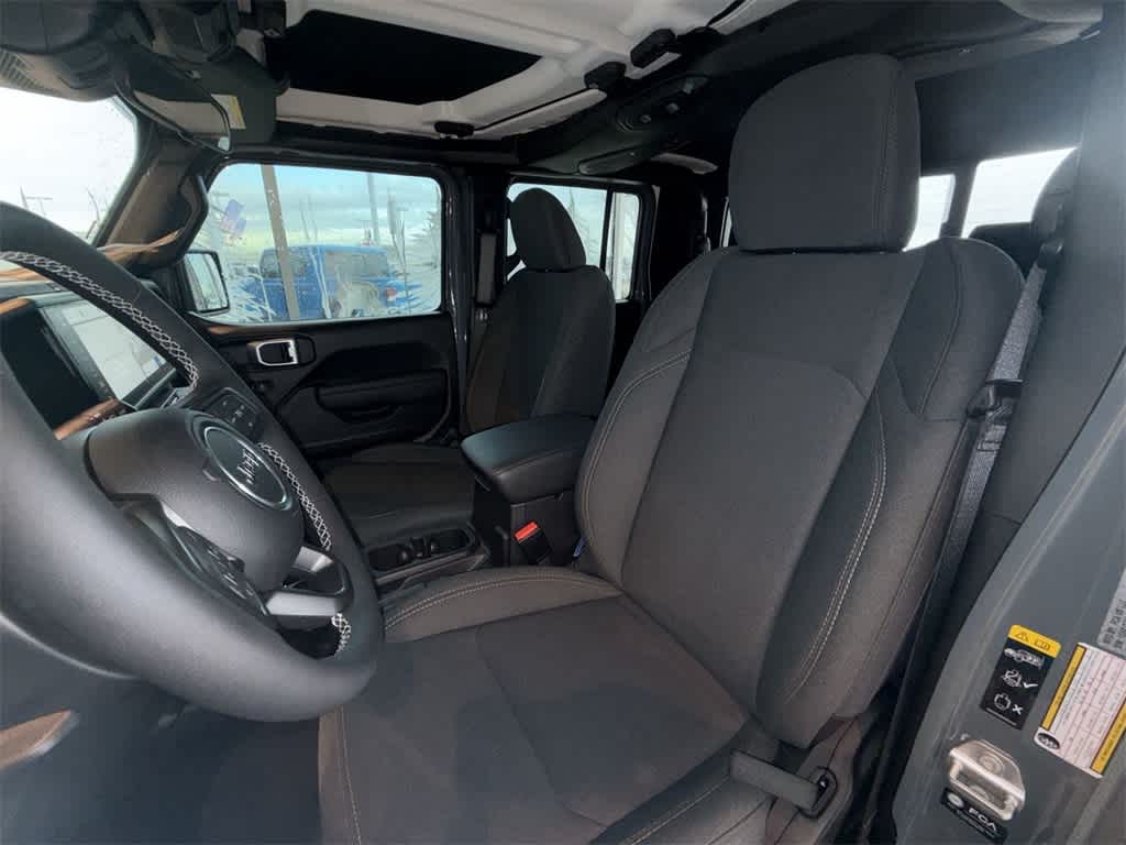 Thumbnail: 2025 Jeep Gladiator - 11