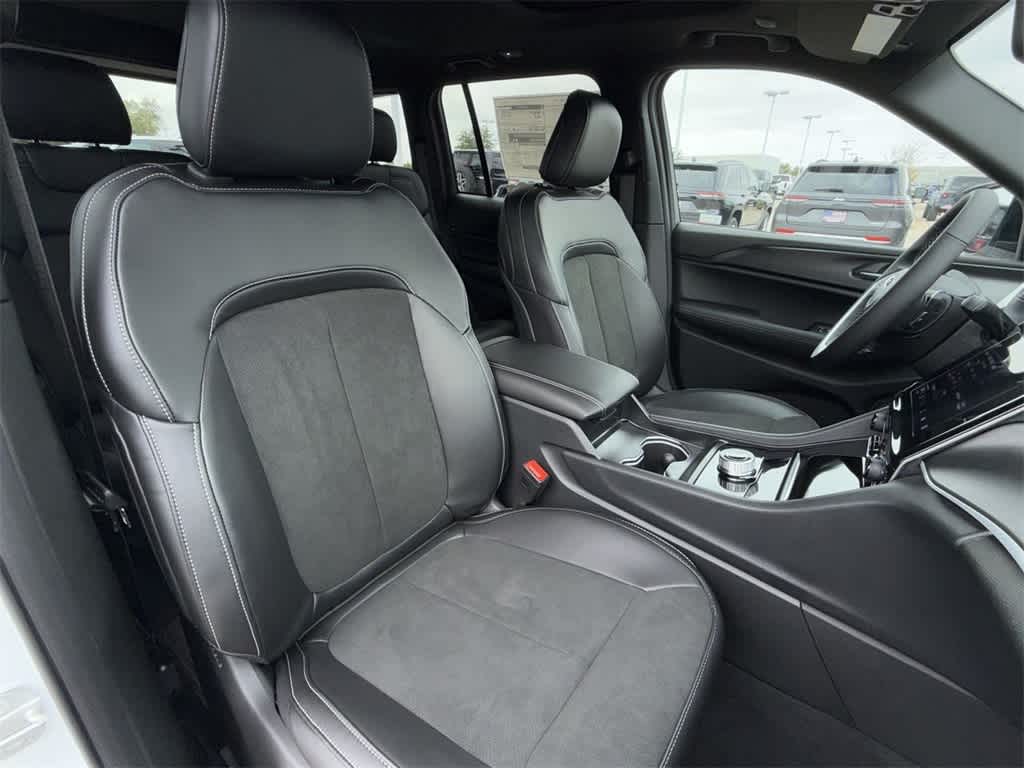 Thumbnail: 2025 Jeep Grand Cherokee - 13