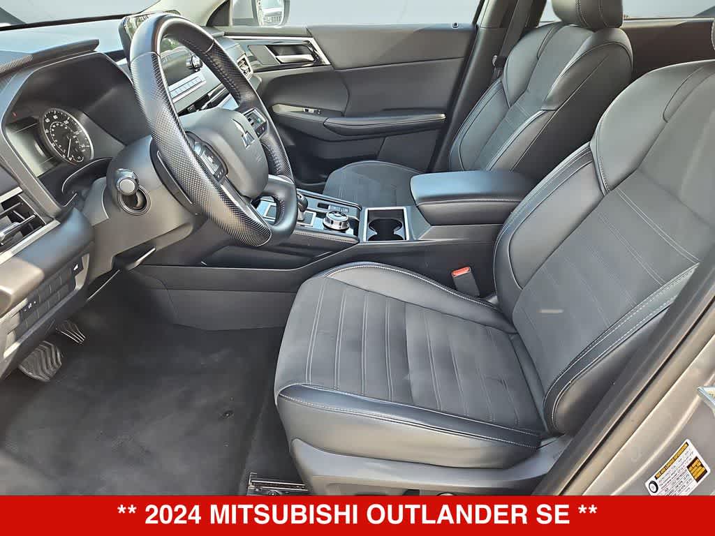 Thumbnail: 2024 Mitsubishi Outlander - 17