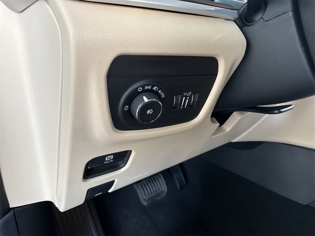 Thumbnail: 2025 Jeep Grand Cherokee - 21