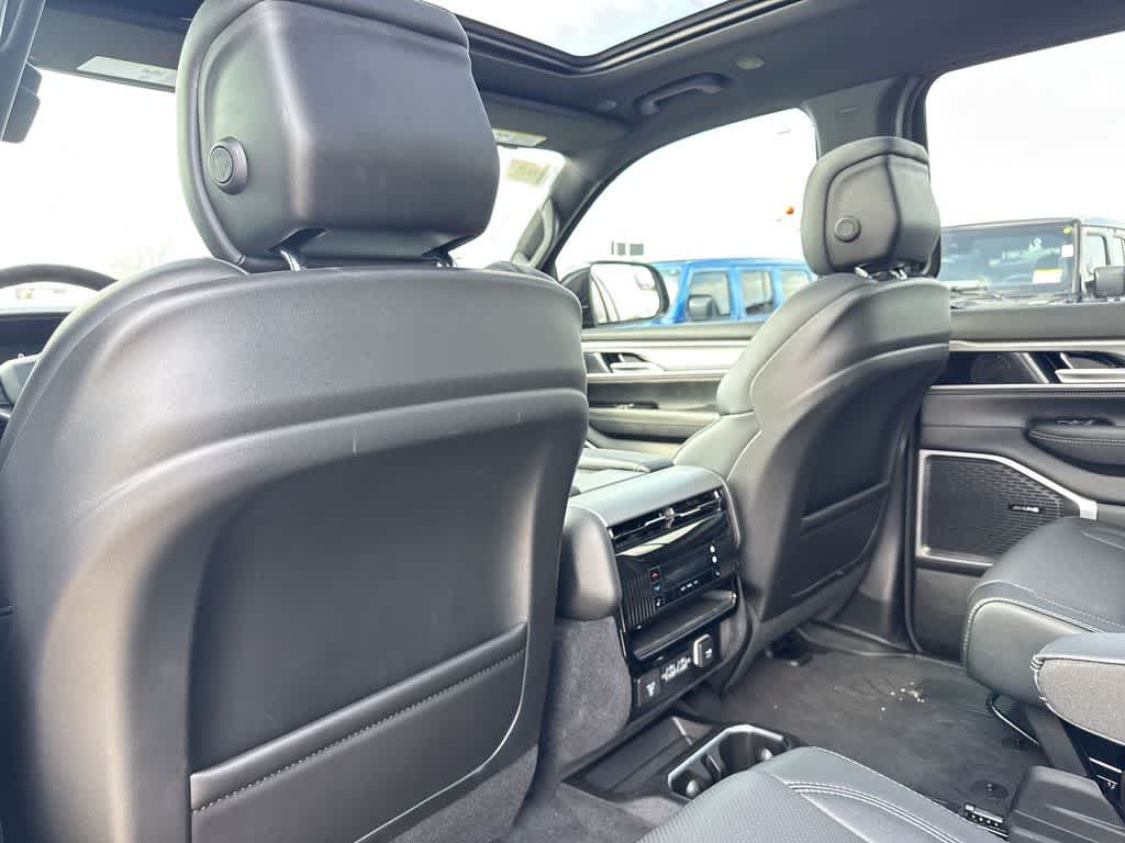 Thumbnail: 2025 Jeep Wagoneer - 12