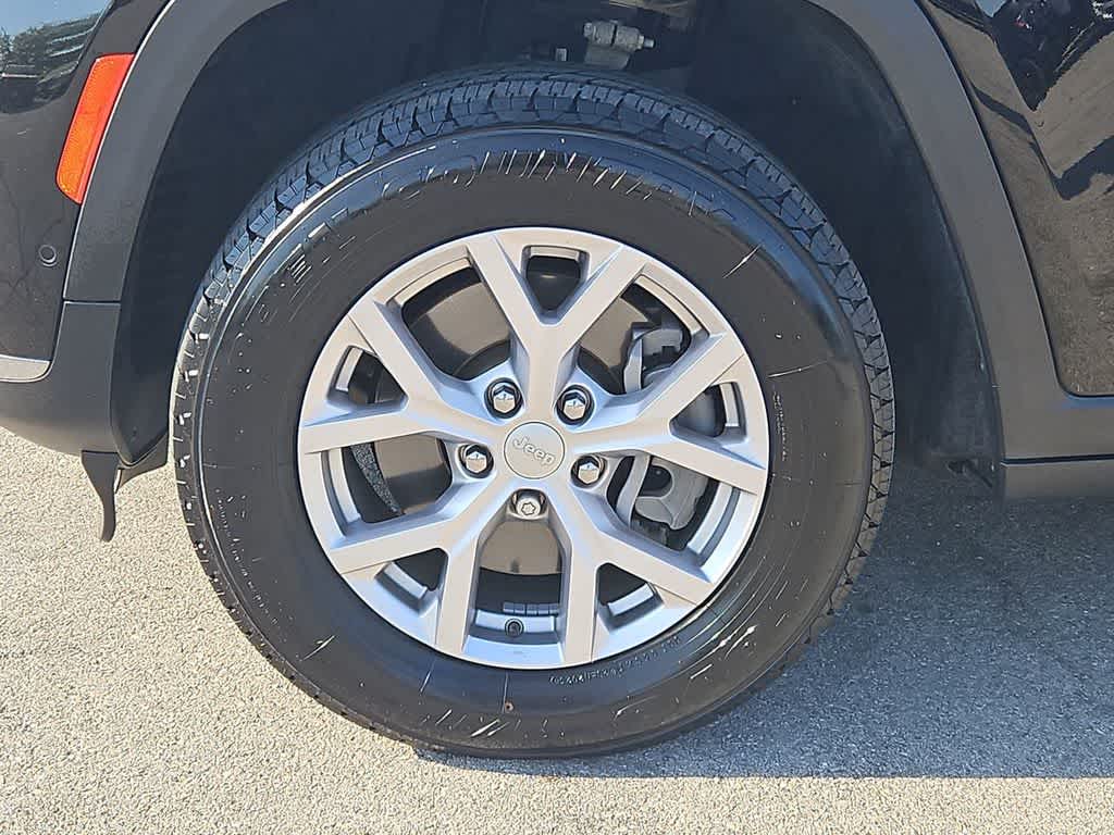 Thumbnail: 2022 Jeep Grand Cherokee - 14