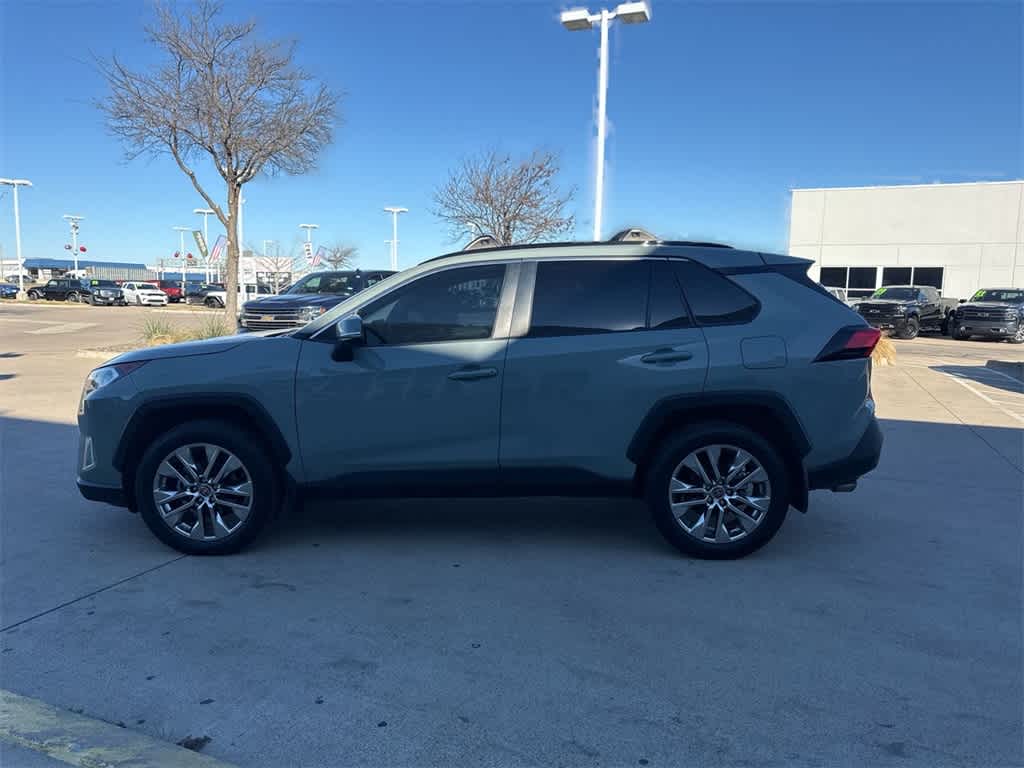 Thumbnail: 2021 Toyota RAV4 - 3