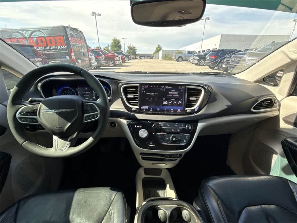 Thumbnail: 2022 Chrysler Pacifica - 14