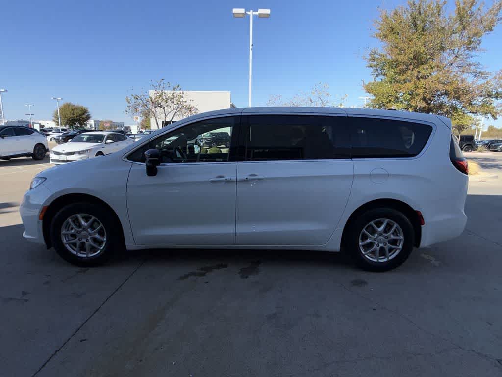 Thumbnail: 2026 Chrysler Pacifica - 3