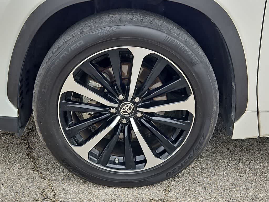 Thumbnail: 2021 Toyota Highlander - 14