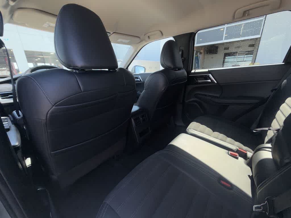 Thumbnail: 2024 Mitsubishi Outlander - 12