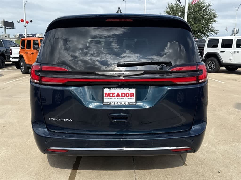 Thumbnail: 2025 Chrysler Pacifica - 5