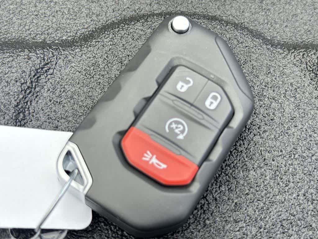 Thumbnail: 2025 Jeep Gladiator - 23