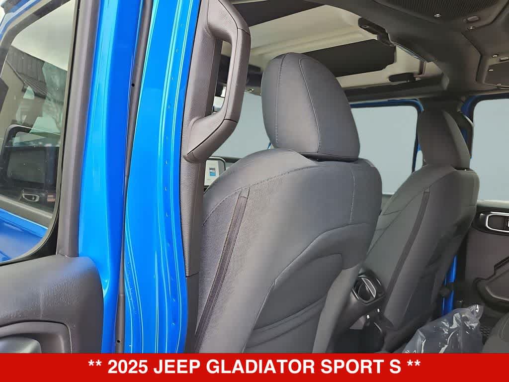 Thumbnail: 2025 Jeep Gladiator - 21
