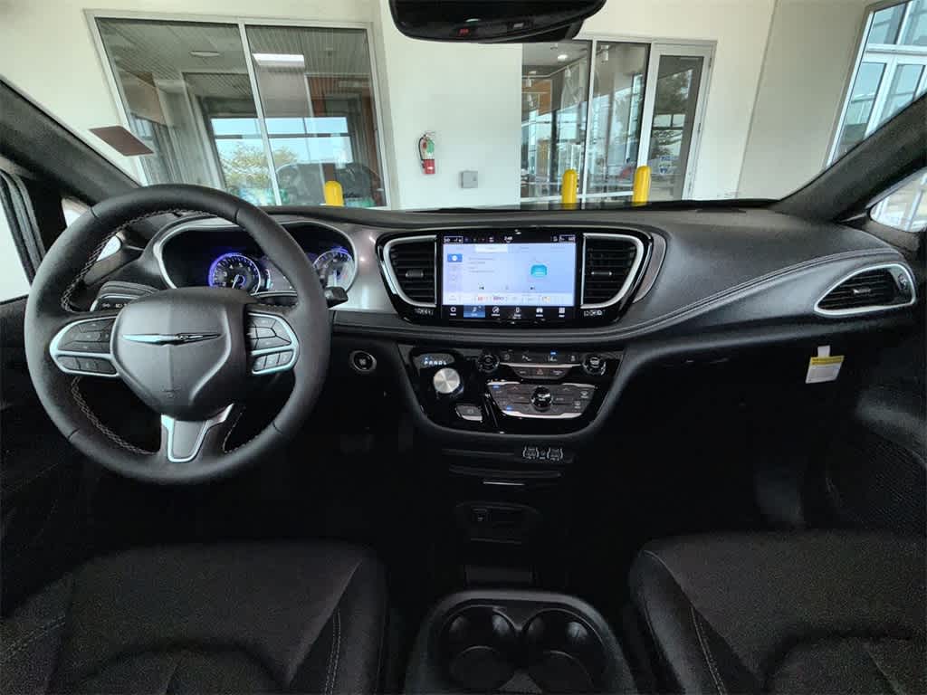 Thumbnail: 2025 Chrysler Pacifica - 16