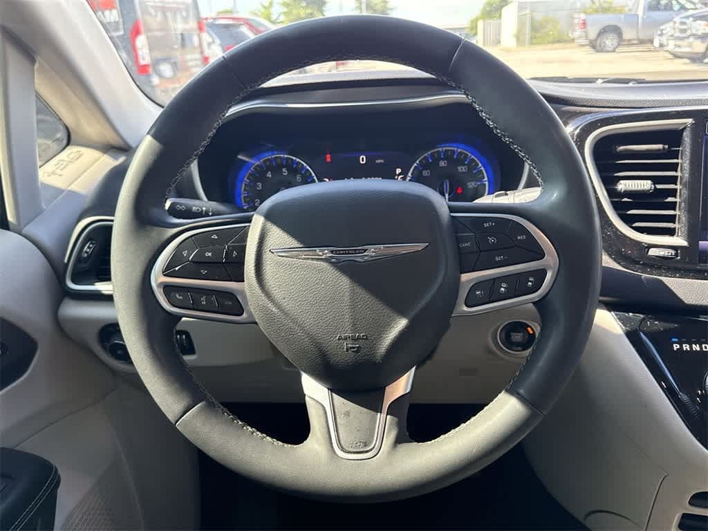 Thumbnail: 2022 Chrysler Pacifica - 17