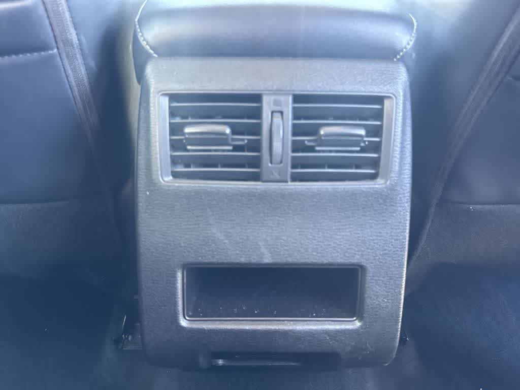 Thumbnail: 2024 Mitsubishi Outlander - 24