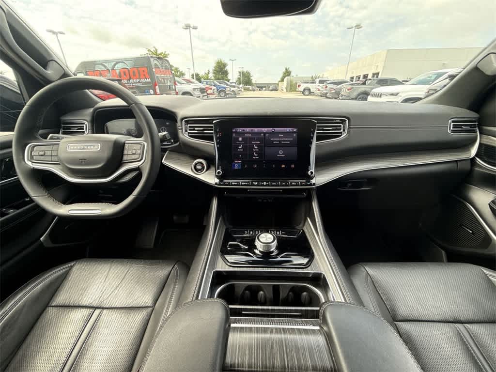Thumbnail: 2023 Jeep Wagoneer - 14