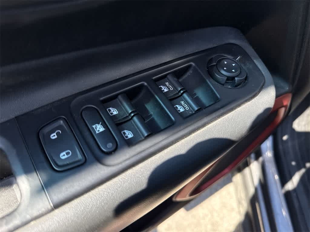 Thumbnail: 2021 Jeep Renegade - 21