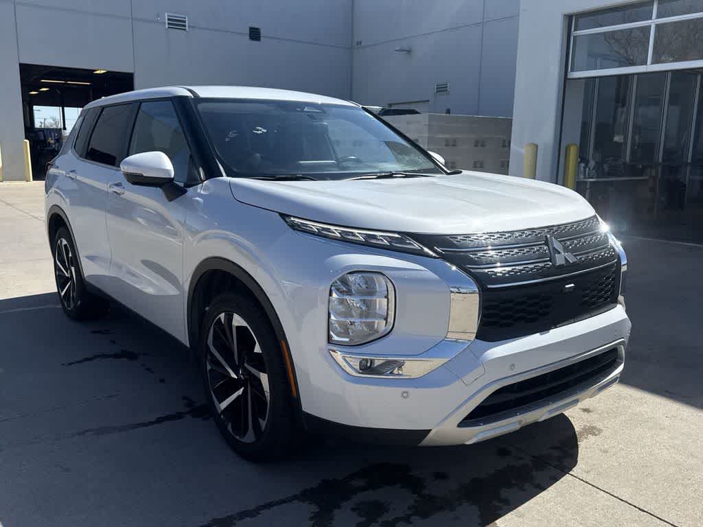 Thumbnail: 2024 Mitsubishi Outlander - 6