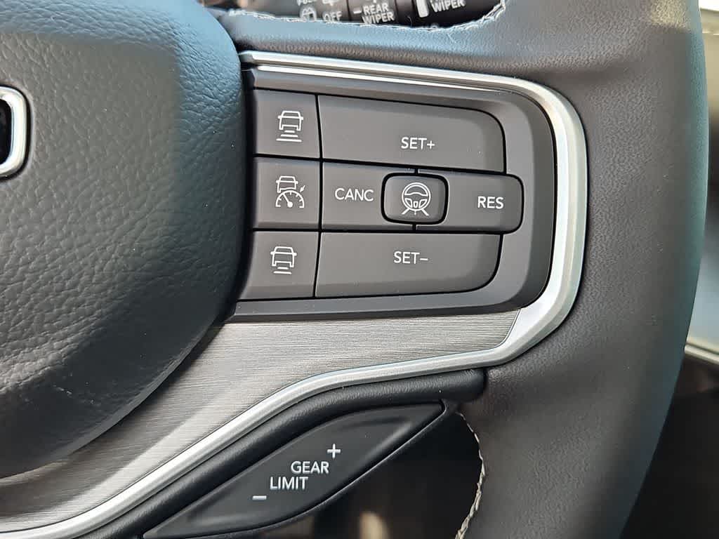 Thumbnail: 2026 Jeep Grand Wagoneer - 27